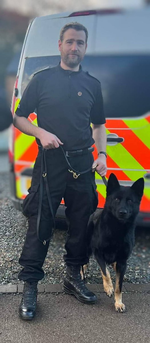 PSOSDogs's tweet photo. Say hello to Edinburgh Dog Units newest addition, #TPDFoss. Foss comes from a very good working pedigree so we're confident he'll do well. He'll be a General Purpose dog & hopefully be joining his uncle, #PDHuey, on the beat in about 12 to 16 months after training.
#Puptastic https://t.co/A4BZbo1hyB