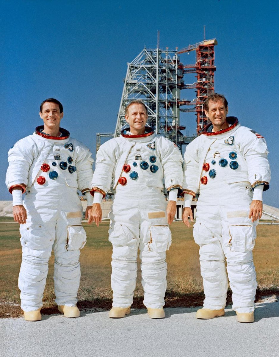 dcordovaok's tweet photo. Hace 50 años los astronautas de #Skylab4 se tomaban esta foto, durante la prueba de trajes que usarían en el lanzamiento del 16/11/73. Se trató de la última misión a la única estación espacial que tuvo #NASA. #Skylab50 https://t.co/hiDAHeZkp0