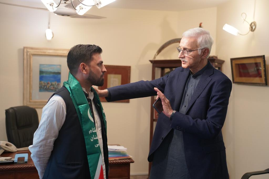 jalalsherazi's tweet image. آج میرے لئے بہت جذباتی دن ہے۔
مجھے اپنے ہیرو اور mentor جہانگیر خان ترین سے ملاقات کا موقع ملا!
آج میں نے بھی باقاعدہ استحکام پاکستان پارٹی میں شمولیت اختیار کی ہے، انشااللہ جلد خیبر پختونخواہ سے ہزاروں نوجوانوں کی شمولیت کروائیں گے۔