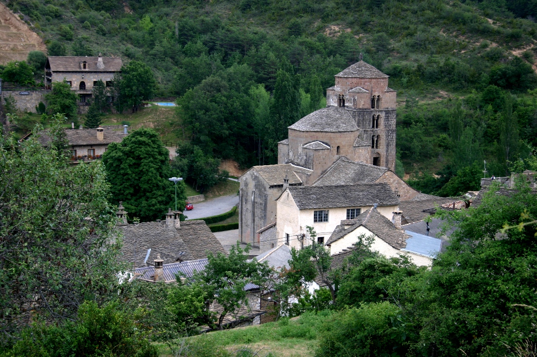 PATRIMONIO ROMÁNICO EN EL CAMINO
A medio camino entre Jaca y el monasterio de San Juan de la Peña, el coqueto casco urbano de Santa Cruz de la Serós alberga dos joyas románicas de visita obligada: la iglesia de Santa María y la ermita de San Caprasio. 

#AragónTurismo