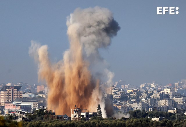 Más de 100 trabajadores de la ONU muertos en el último mes en la Franja de Gaza por los bombardeos.

efe.com/mundo/2023-11-…