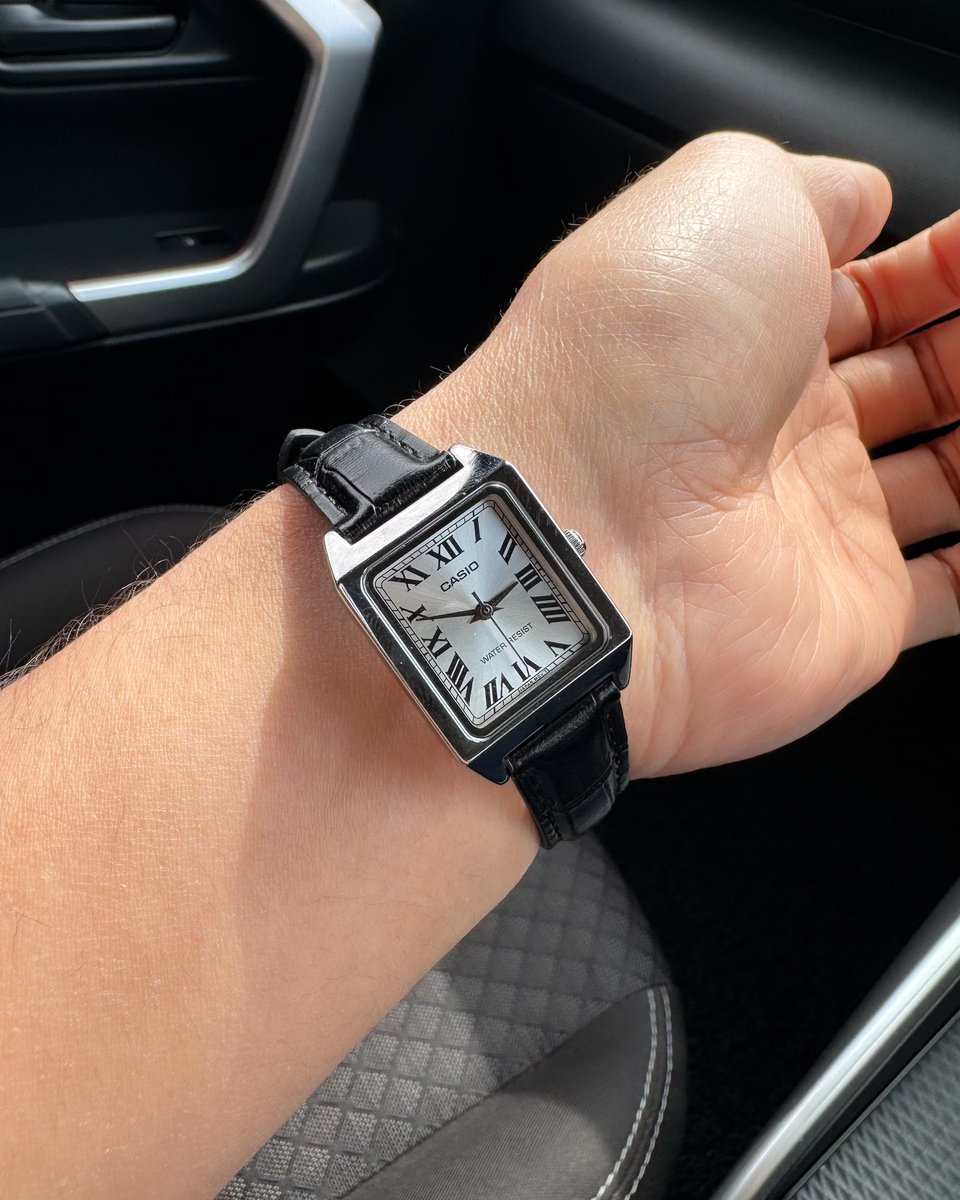 ezhrjmn's tweet photo. If you guys are looking for an alternative:

Cartier RM1x,xxx                         Casio RM137 https://t.co/L62JHVClCY