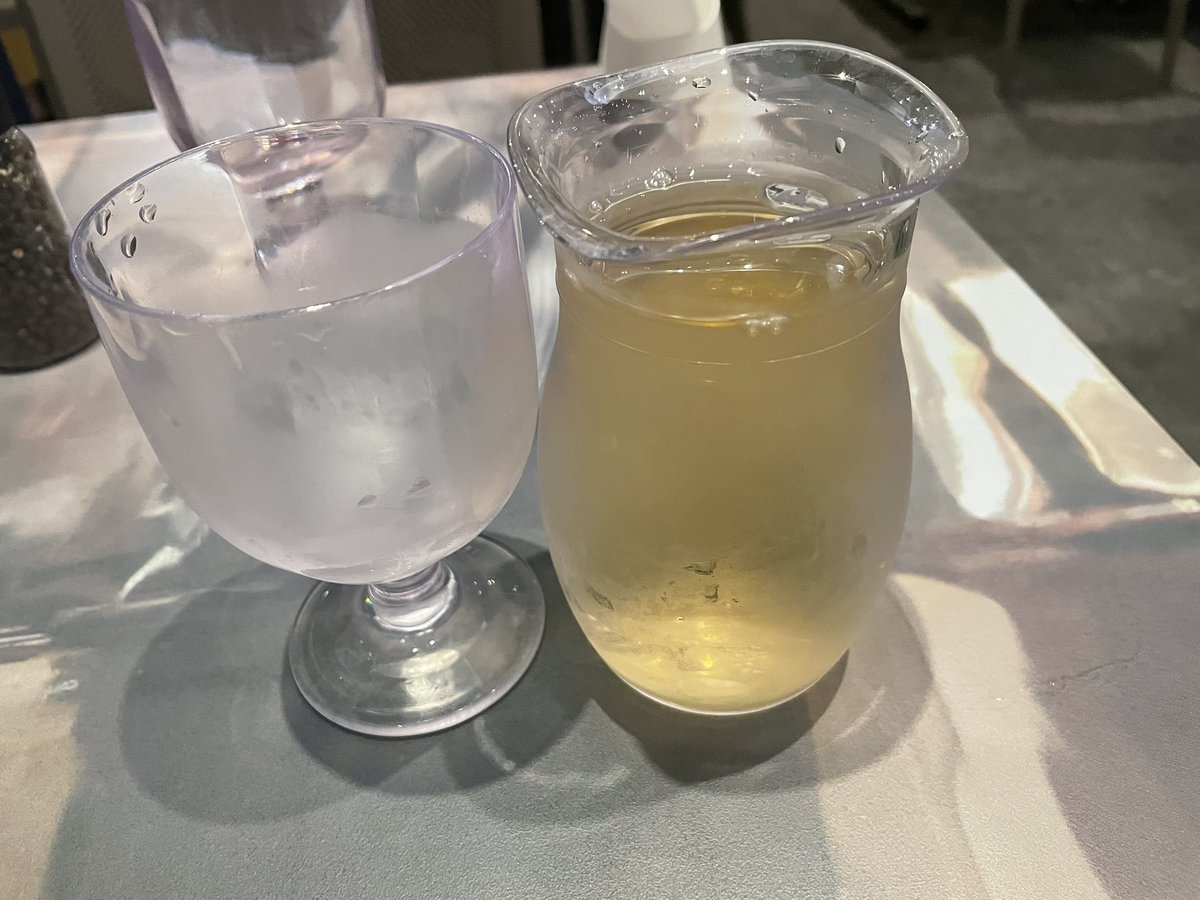 tomoki_69's tweet photo. サイゼリヤで生ビールと赤ワイン500mlと白ワイン250mlとグラッパ飲んで帰りの電車乗ってたらなんだか気分が良いのか悪いのかよくわからんくなってくるね https://t.co/EXQXJ1wMj6