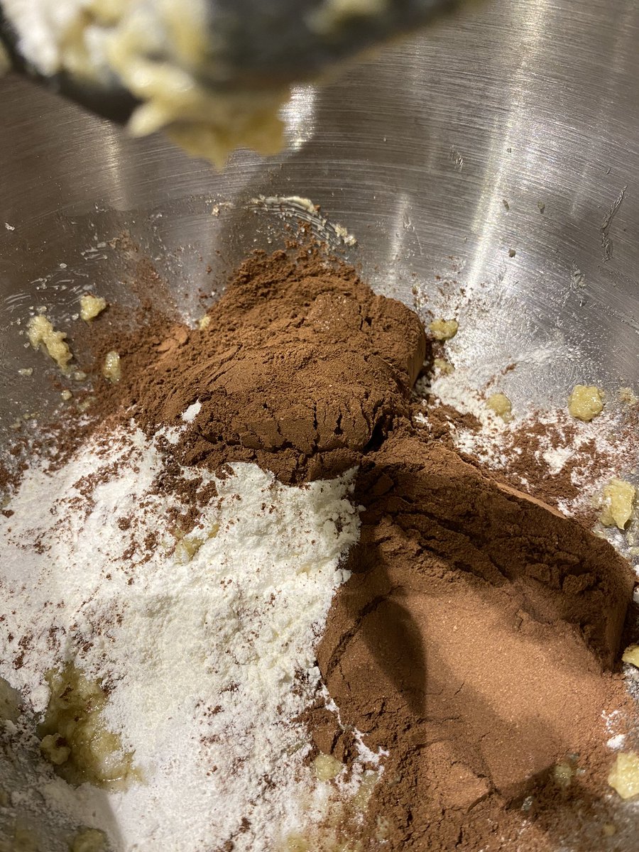 Rahafslife's tweet photo. ألم تصلكم رائحة الكاكاو؟🍪
بدأتُ شتائي بِخَبز صِغار الكُوكيز اللَّذِيذَة🧺🤎
وم�� كل وصفة أبحثُ عنها، أبحثُ أيضا عن منشأها، وبعد قراءة استطلاعية: 

«يعود أصل الكوكيز إلى القرن ٧م ببلاد فارس (إيران حاليا) باعتبارها واحدة من أوائل البلدان التي عرفت السكر واستخدمته في صناعة الكعك»!! https://t.co/vBy72d14wK