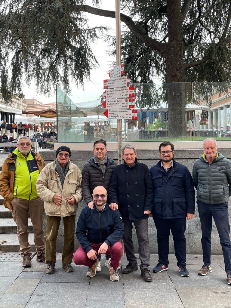 Firmato accordo tra @ComuneRE  e <a href="/CAI150/">Club Alpino Italiano</a> #ReggioEmilia per gestire la rete sentieristica comunale. Grazie a questa collaborazione, entro il 2024 apriremo tutti e 23 i nuovi sentieri del progetto #ReggioEmiliaCittàdeiSentieri portando la rete dei sentieri urbani a 260 km🍃👟