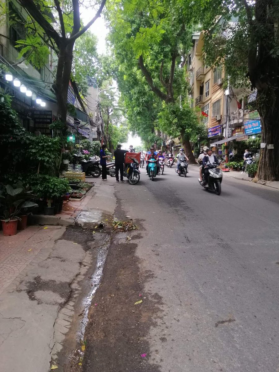 BuiBaNhieu's tweet photo. Hoàng Hoa Thám, Ba Đình, HN
- 118m², 3 tầng, mặt tiền 4.5m
- Giá  44 tỷ
MẶT PHỐ - NÓI KHÔNG VỚI QUY HOẠCH- NHÀ 2 THOÁNG TRƯỚC SAU - NỞ HẬU - CHỦ XÁC ĐỊNH BÁN ĐẤT TẶNG NHÀ
#Villa #batdongsan #BDSVIETNAM
#lienke #shophouse #thocu #nhapho #bdsHanoi https://t.co/hPfCnzufvT