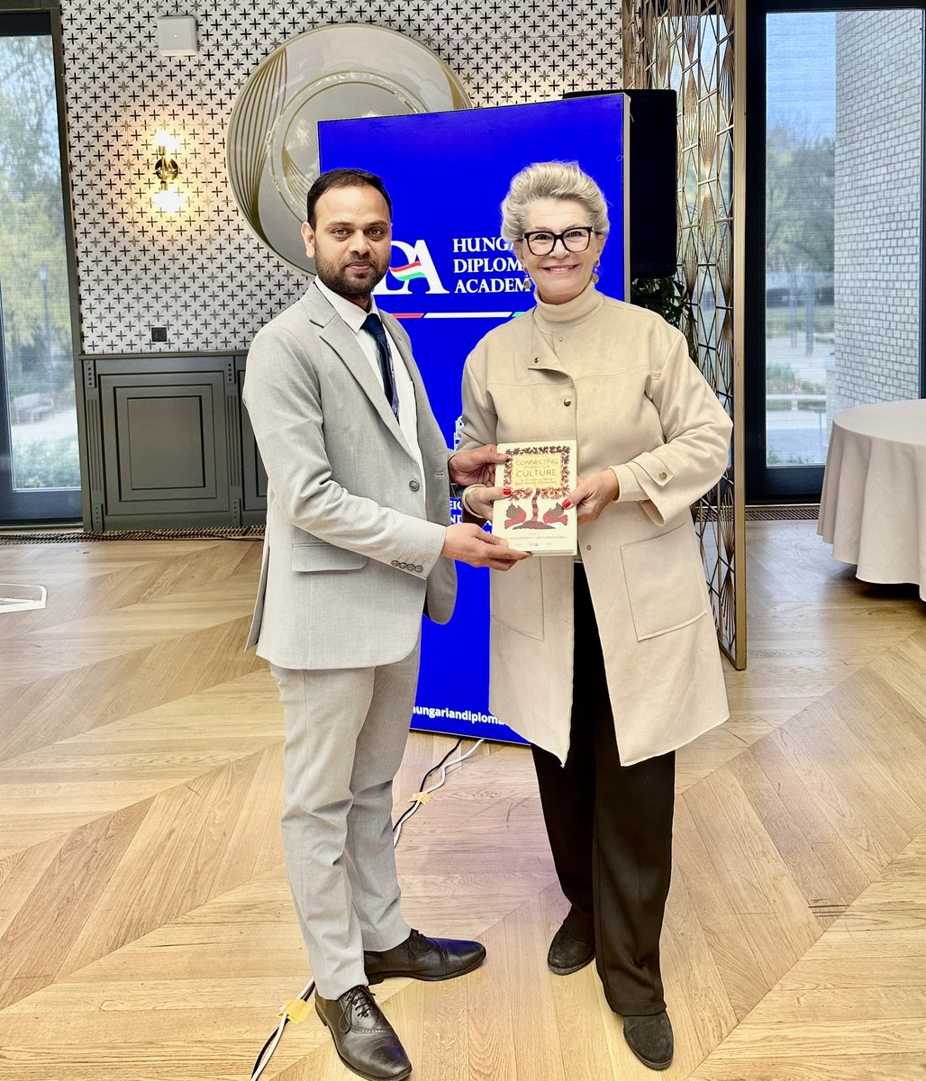 Delighted to have met Ambassador @KatalinBogyay, President of the United Nations Association of Hungary, former President of 36th Session of @UNESCO General Conference (2011–2013) & founder of #Women4Diplomacy movement.

Presented her “Connecting Through Culture” book

@iccr_hq