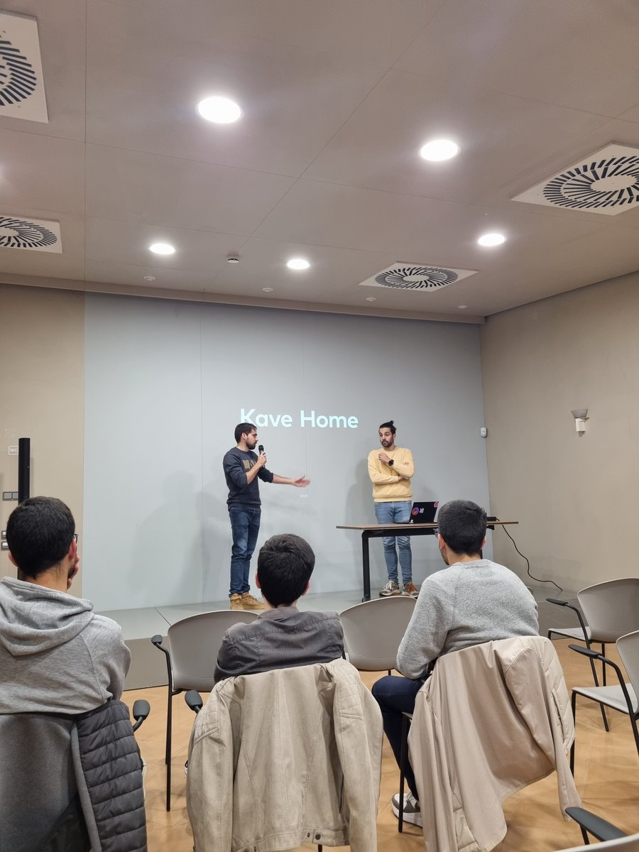 girona_js's tweet image. El segon esdeveniment de GironaJS va ser espectacular! 🚀🚀🚀

En @tomayac  ens va captivar amb la seva xerrada extraordinària i en la nostra llengua, el català! 🙀

Gràcies també a @KaveHome  i @girona_hub , per fer la xerrada possible! ✍

Us esperem a la propera! 👀