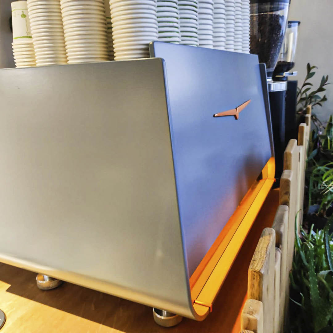 CarvetiiCoffee's tweet photo. Check out the beautiful Eagle One espresso machine we've installed at the Moon & Sixpence in Keswick...
@sixandmoon_keswick
@victoriaarduino_uk
#carvetii #coffee #espresso #espressomachine #eagleoneespresso #eagleoneespressomachine #victoriaarduino #fromthemountains https://t.co/DoRHUXmCVX