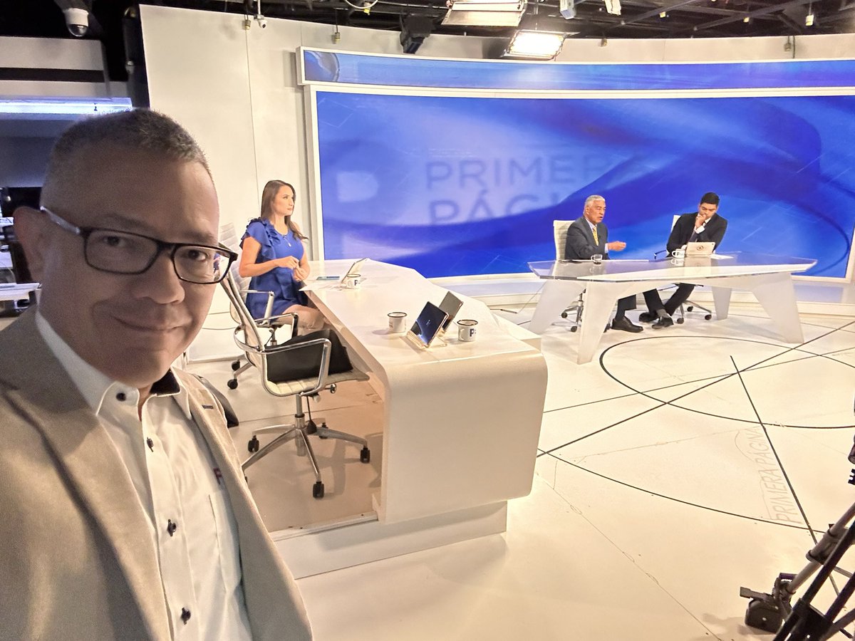 En breve estaré al aire en el programa Primera Página de <a href="/globovision/">Globovisión</a> para informar sobre la XIX Feria Internacional del Libro de #Venezuela, inaugurada anoche en los hermosos espacios de El Laguito del Círculo Militar de #Caracas.

Desde las estaciones del Metro El Valle, La