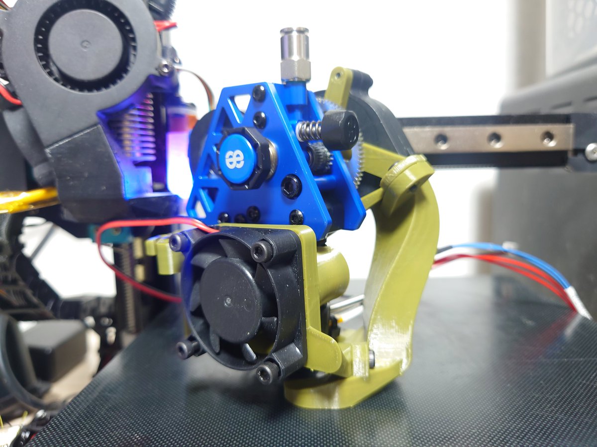 alpaca7's tweet image. とりあえず印刷&amp;amp;仮組完了♪ #APUS 固定用のインサートナットとノズルはまだ未組込。
ノズル、3D touch、ファン等の位置関係等は問題なし。思ったより全体がっしりしていて良し。
後はADXL345のマウントと配線の引き回しを確認。
#KP3SPROS1 との接続は時間かかりそうなので明日明後日中に。