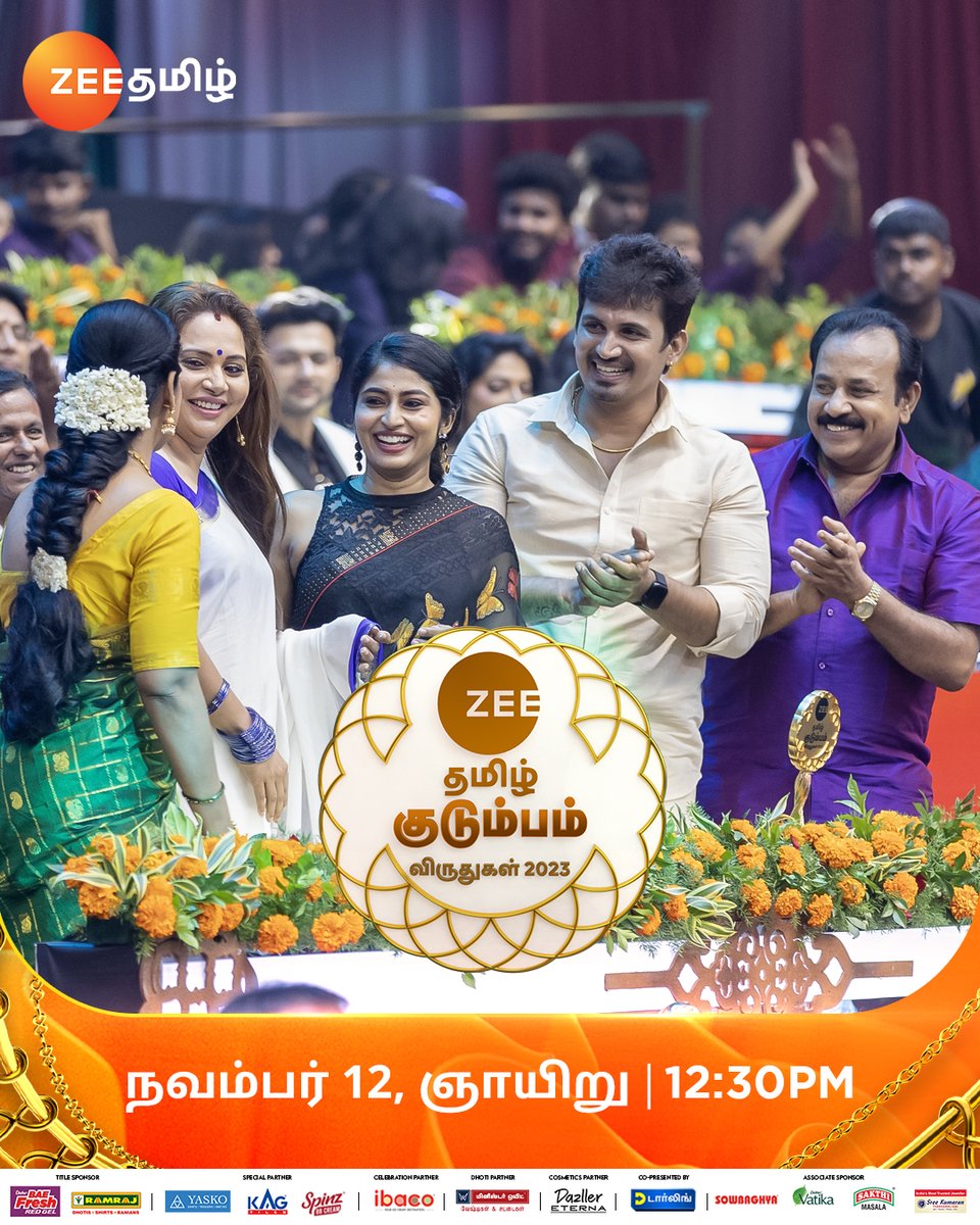 ZeeTamil's tweet photo. Priceless Moment Of "பேரன்பு" Team 🫰❤
Zee Tamil குடும்ப விருதுகள் 2023 | Part 2 |November 12th , Sunday at 12.30pm.
#ZeeTamilKudumbaVirudhugal2023 #ZTKV #Vaishnavi #Vijay #Shamitha #Lakshmi #ZTKV2023 #ZeeTamil https://t.co/qaNgPaEMUc
