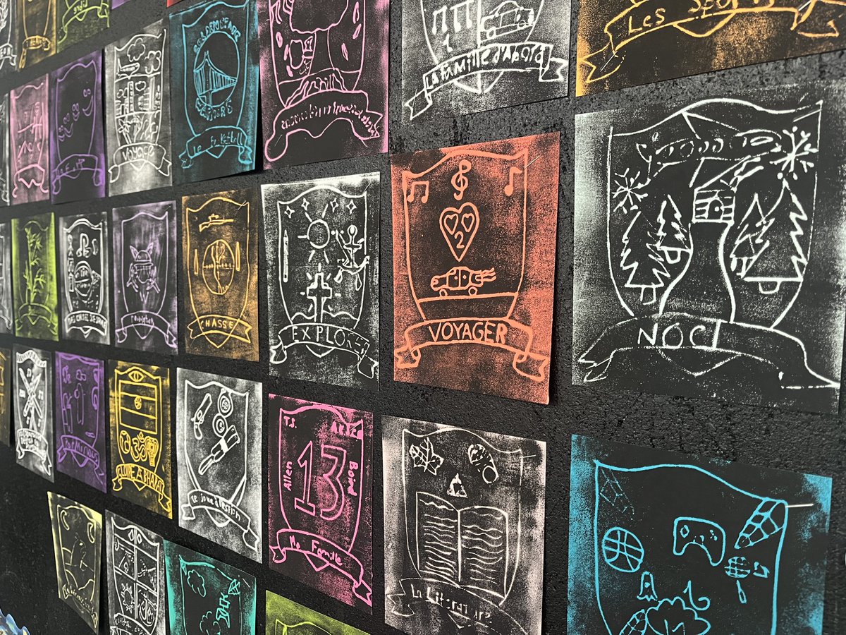 Merci à <a href="/maryledger_HRA/">Mary Ledger - HRA Citadel Family</a> ! Mary showed our grade 8s examples of historic Acadian coats of arms and then taught students how to carve their own versions into foam to create stamps. Students used screen printing ink to make impressions of their own coats of arms. @sajhnews <a href="/HRCE_NS/">Halifax Regional Centre for Education</a>