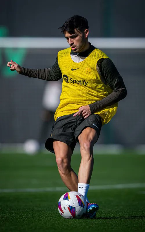 PedriGDaily's tweet photo. Pedri durante o treino de hoje! (1/2) https://t.co/amjRsuB0KG