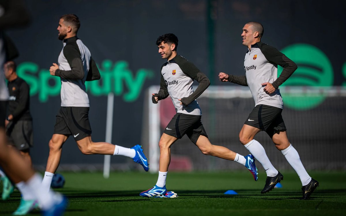 PedriGDaily's tweet photo. Pedri durante o treino de hoje! (1/2) https://t.co/amjRsuB0KG