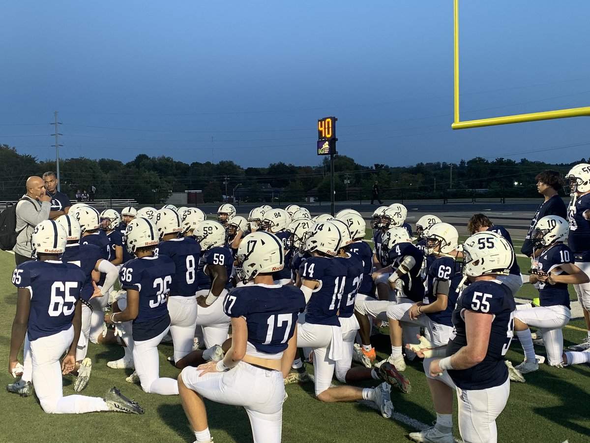 AndyMoberly40's tweet image. Best wishes to @carter_moberly and his @EtownFootball1 teammates as they travel to CAL for the 2nd round of the playoffs #playfastplayphysical #leaveitallonthefield