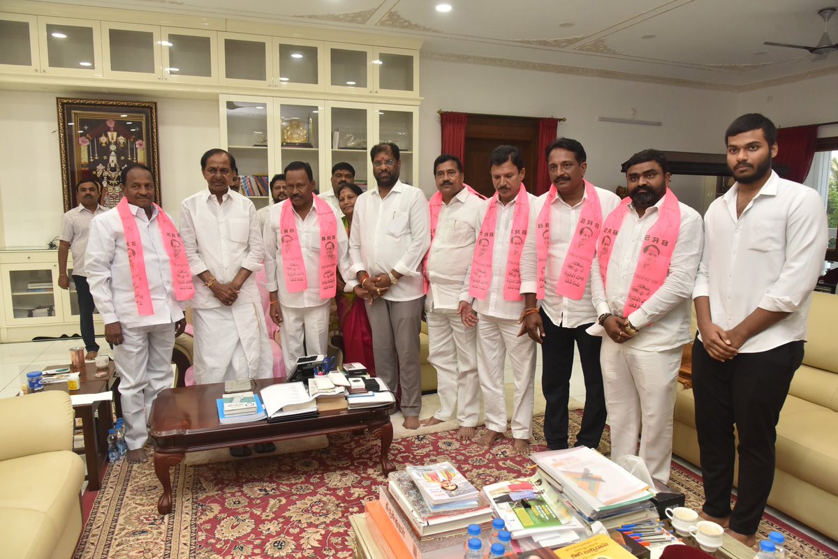 ireddysrinivasr's tweet image. ⁦@INCTelangana⁩ leaders including student leader, a former MLA and few others are joined ⁦@BRSparty⁩ In  presence of #BRS president and #CMKCR 

⁦@NewIndianXpress⁩ ⁦@XpressHyderabad⁩ ⁦@Kalyan_TNIE⁩