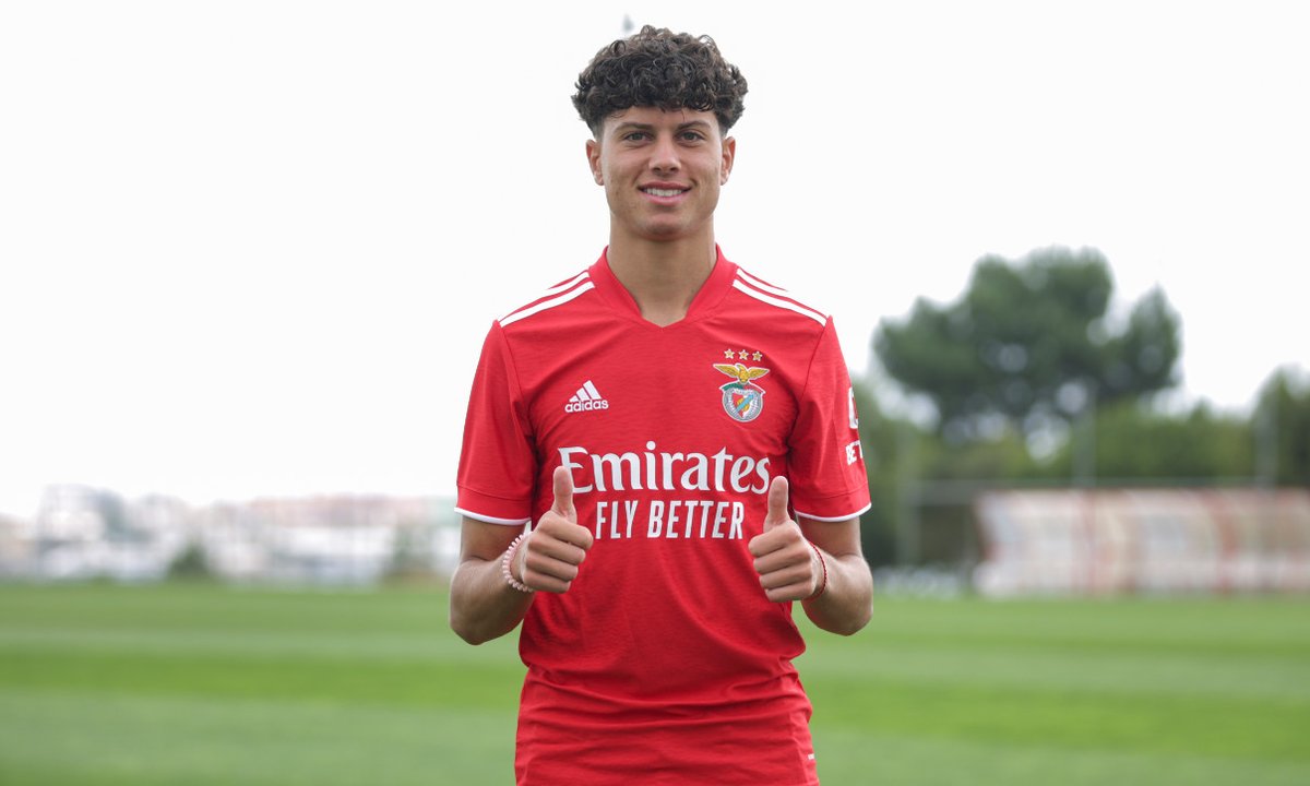 👤Rafael Luís 🇵🇹(DM,1,88,05')
Foot: Left
Team: SL Benfica B
💪Strengths
-Football IQ
-Physical Endurance &amp; Strength
-Technique(solid first touch)
-Positioning
-Passing(likes to play vertically)
-Protecting passing lanes
-Desire to receive the ball at all times
-Leadership