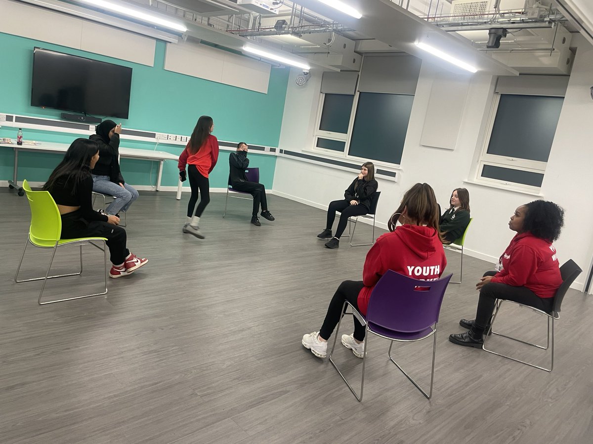 Sloughforall's tweet image. GIRLS GROUP!!! 💅🏼
In our girls group this week we discussed what is youth work, and what did the young people think youth workers do. We then got creative to put this info into a poster 
 
#anyplaceanyspace #youthworkweek #nya