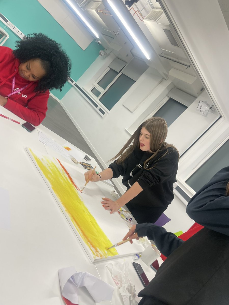 Sloughforall's tweet image. GIRLS GROUP!!! 💅🏼
In our girls group this week we discussed what is youth work, and what did the young people think youth workers do. We then got creative to put this info into a poster 
 
#anyplaceanyspace #youthworkweek #nya