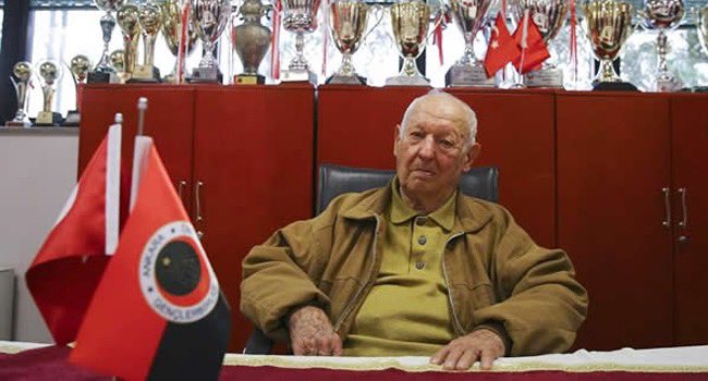 Gençlerbirliği’mizin değeri, birlik ve beraberlik abidesi, eski başkanlarımızdan, Divan Kurulu Başkanımız Hasan Şengel’i kaybetmenin büyük üzüntüsünü yaşıyorum.

Eski Başkanımız Hasan Şengel’e Allah'tan rahmet; ailesine, yakınlarına ve camiamıza başsağlığı diliyorum.
