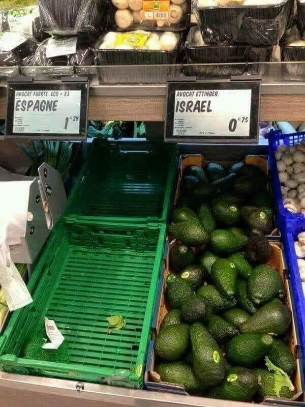 MichelCollon's tweet photo. Comme pour l'Afrique du Sud dans les années 80, il faut absolument boycotter les produits de l'État colonial et d'apartheid israélien https://t.co/6evDsj2xla