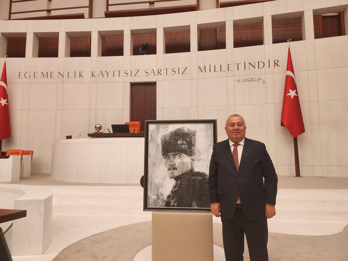TBMM de #adaletnöbeti ndeyim.Sarı saçlı mavi gözlü dev adam ÖNDERİMİZ.
DİRENECEĞİZ. 
<a href="/herkesicinCHP/">CHP 🇹🇷</a> ile birlikteyiz. 
Darbelere karşı omuz omuza.