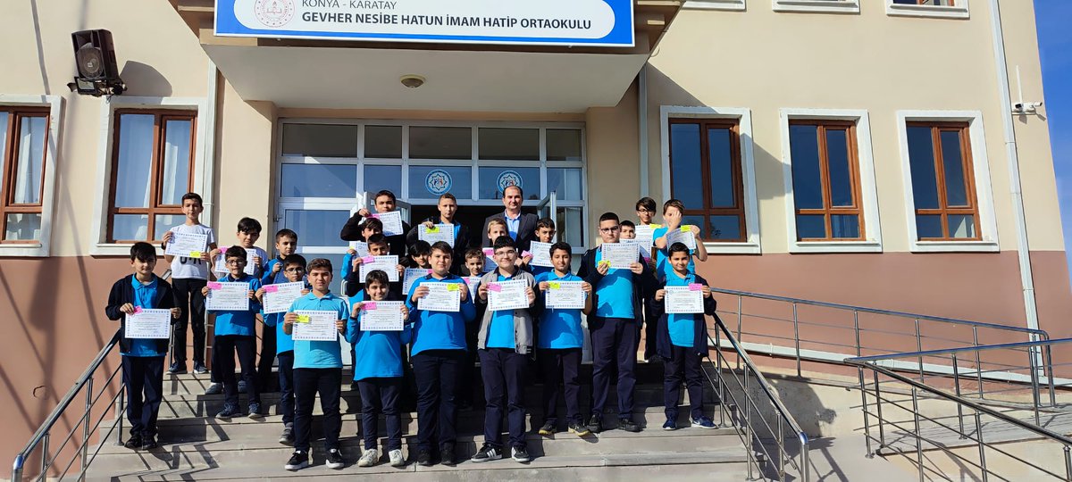 Okulumuzda uygulanan Çedes Projesi kapsamında örnek davranış sergileyerek ayın öğrencisi seçilen öğrencilerimize törende belgeleri verildi.Öğrencilerimizi tebrik eder, onları yetiştiren velilerimize okulumuz adına teşekkür ediyoruz.