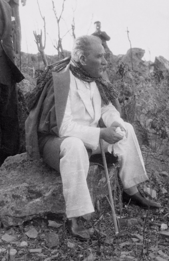gkcrgdr's tweet photo. Kadın olarak nefes almama, var olmama, eşitliğime ve daha nicesine, yaşamımı verdiğin için minnettarım. 
Her şey sayende ve izinde… 
Minnet ile… https://t.co/9d84Gy7uAN