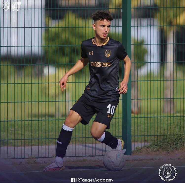 Buenos días!
Compartiros que voy a intentar ver toda el #MundialSub17 
Os dejo el primer nombre:

👉Abdel Maali de Marruecos. Zurda precisa, mucha técnica, recorrido y trabajo defensivo pese a ser un 10.

Debut con 2 asistencias. 
En la #CAFU17 fue de los que más me gustó.