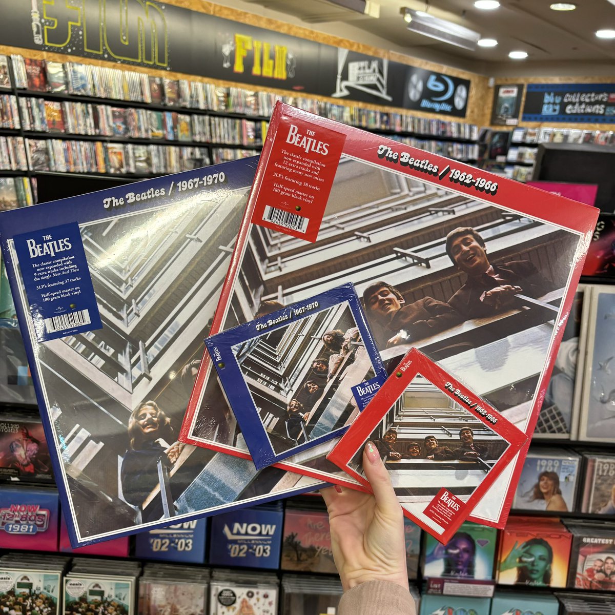 🍏 THE BEATLES 🍏 Reissues of #TheBeatles Red ❤️ and Blue 💙 compilations out now on Remastered CD and LP ✨ Blue version includes Now & Then