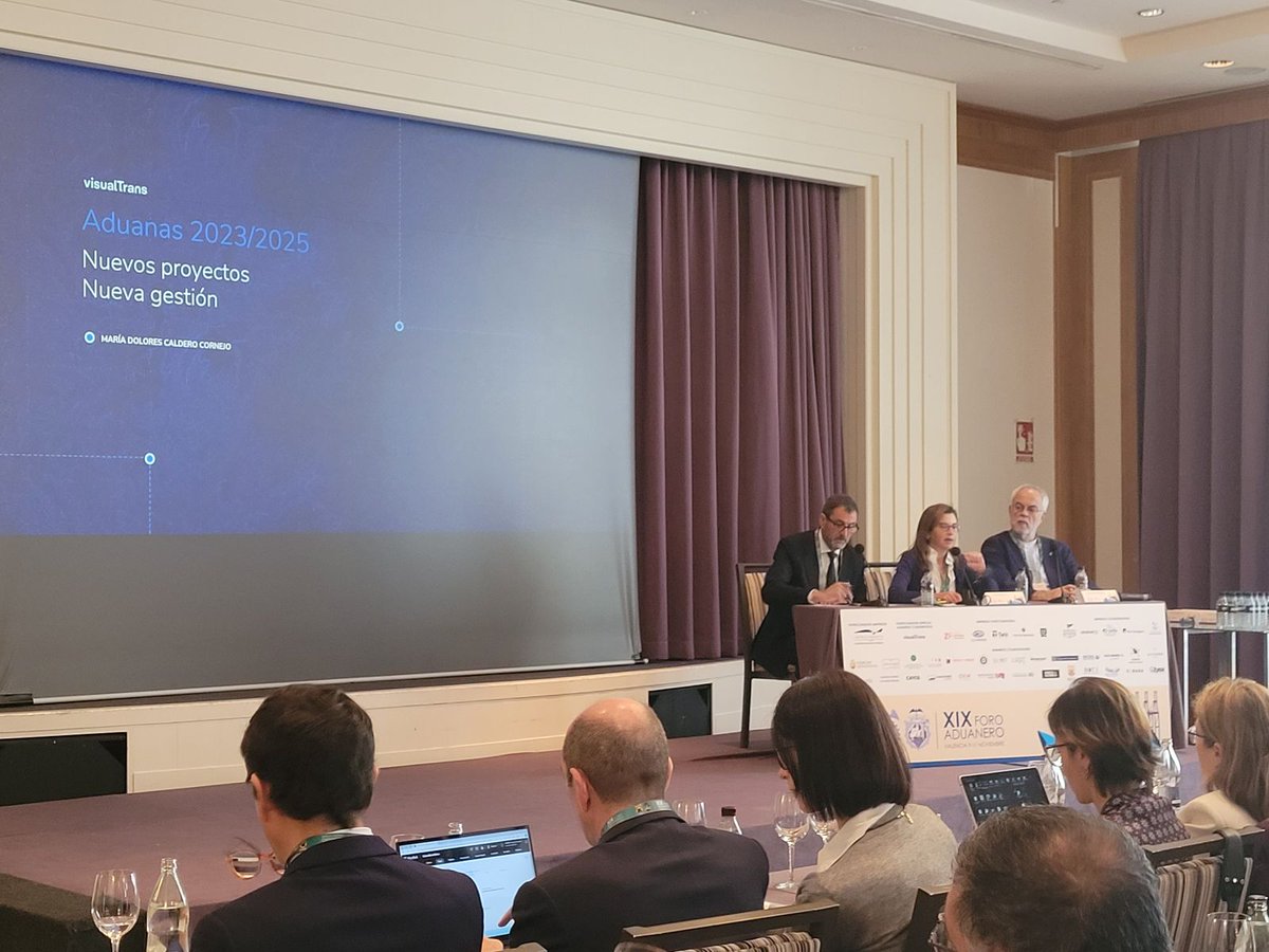 ¡Y llegó nuestro momento! 

De la mano de María Dolores Calderón, hemos dado nuestra propia ponencia, en la que hablamos del pasado, presente y futuro en el mundo de las aplicaciones de aduanas.

Tecnología y personas. Los pilares sobre los que lo seguiremos basando el cambio.