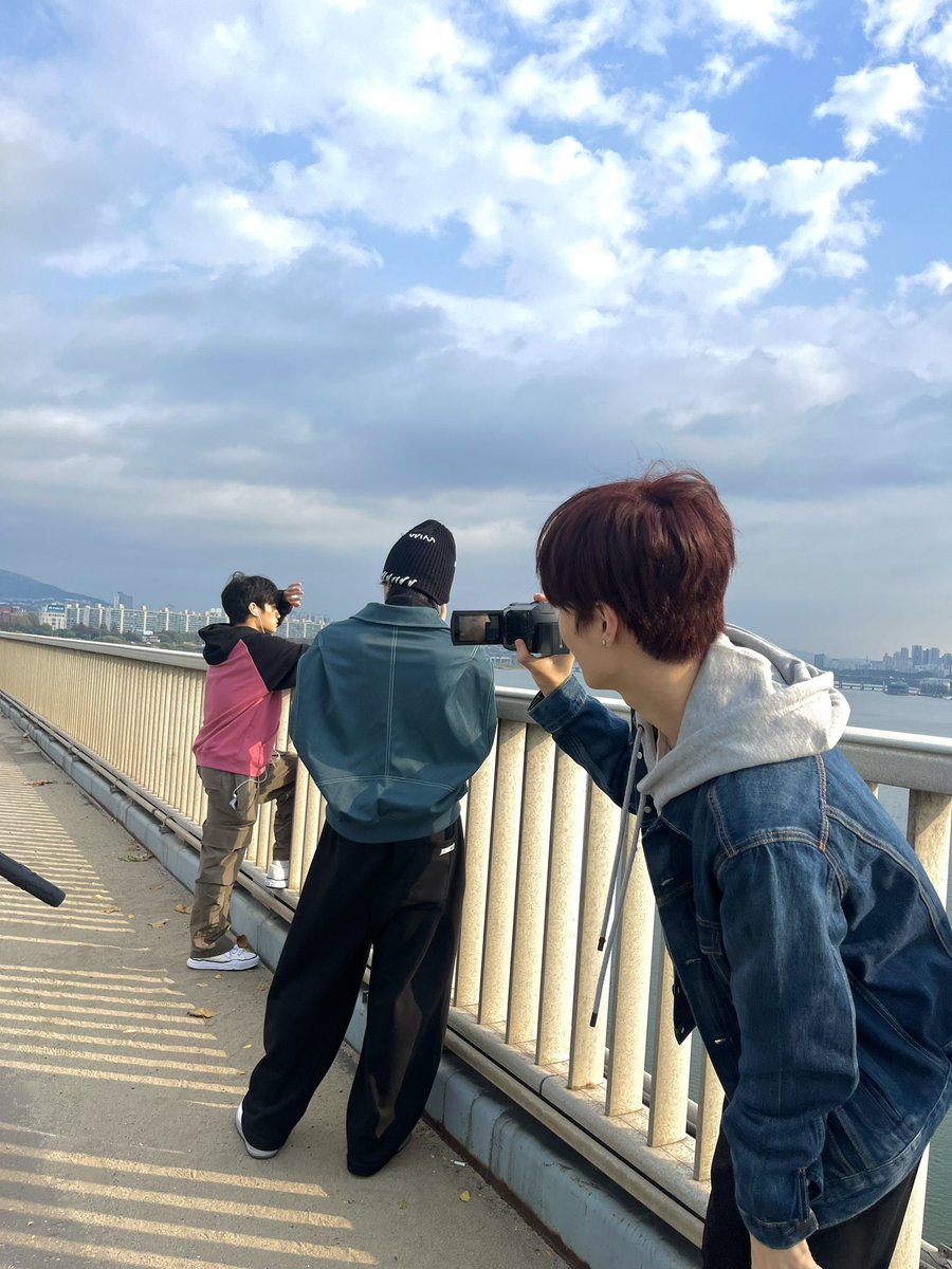 onepact_'s tweet photo. [💙_#원팩트]

예담이를 찍는 종우를 찍는 성민이📷✌️

#ONEPACT #원팩트
#Moment #RUSHIN2U https://t.co/QA9ilutWfT