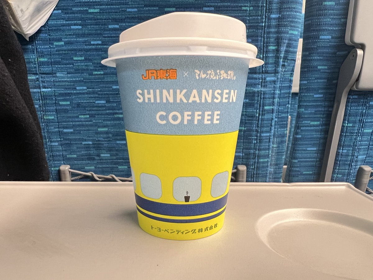 Who grab a Shinkansen at 8:30 at night and also grabs a Doctor Yellow-branded coffee? This guy!