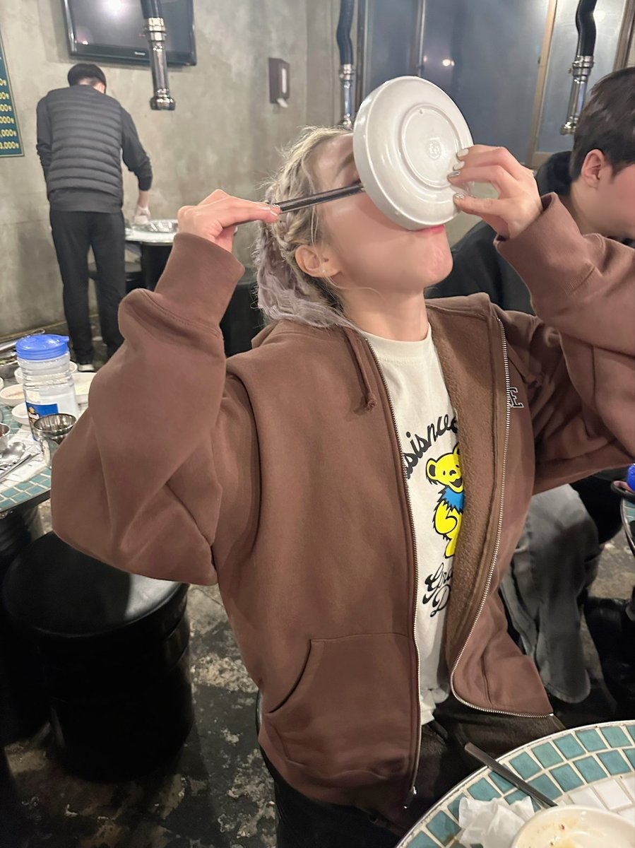 krungy21's tweet photo. #완밥 #완냉 팀다라는 매일매일이 회식 🍽️🍚🥓🍦🍜😋 https://t.co/aXPW5OB3Lb