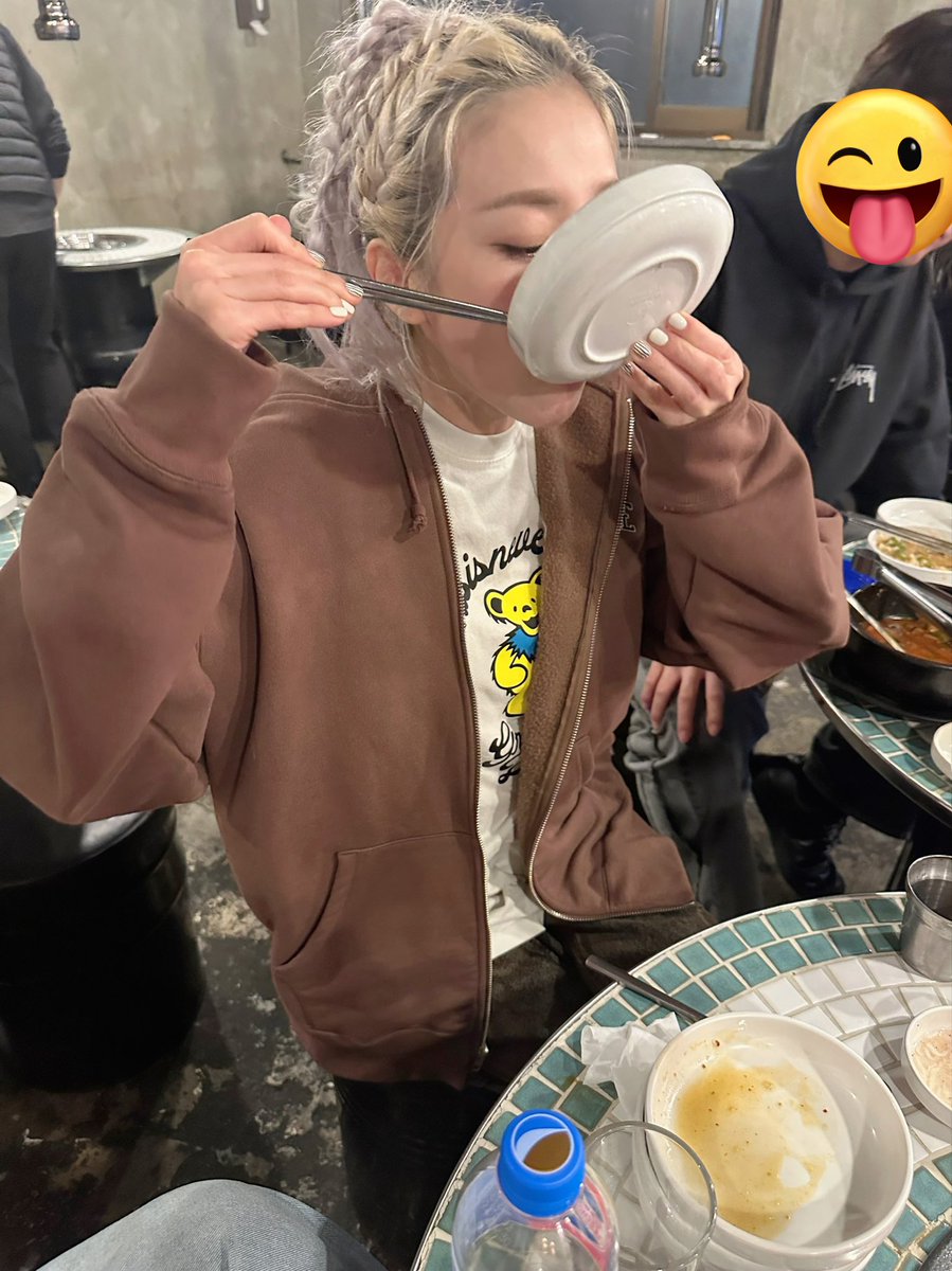 krungy21's tweet photo. #완밥 #완냉 팀다라는 매일매일이 회식 🍽️🍚🥓🍦🍜😋 https://t.co/aXPW5OB3Lb