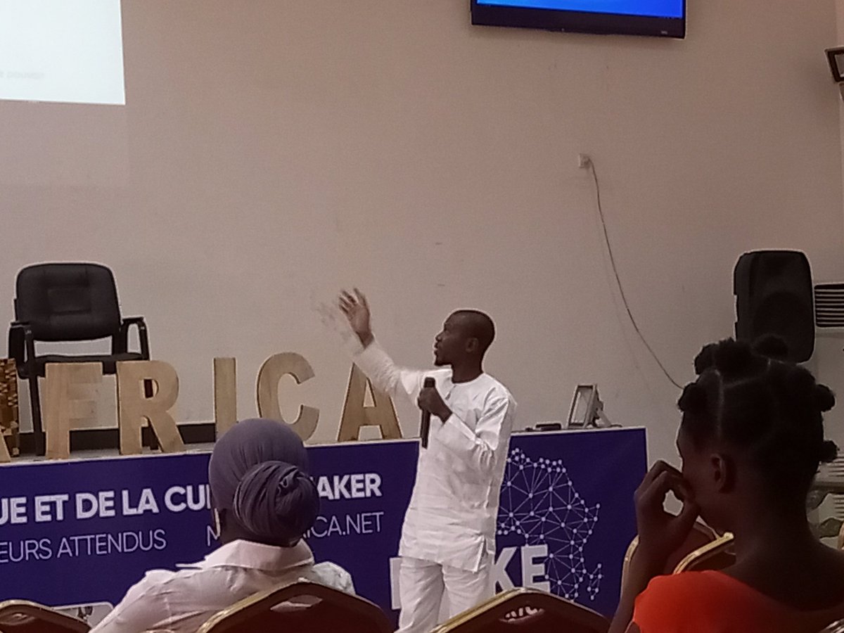 #MakeAfrica2023 Jour5, 
Talk2 " Nos langues, notre pouvoir" animé par Raoul NONHOUEGNON du Blolab Bénin .