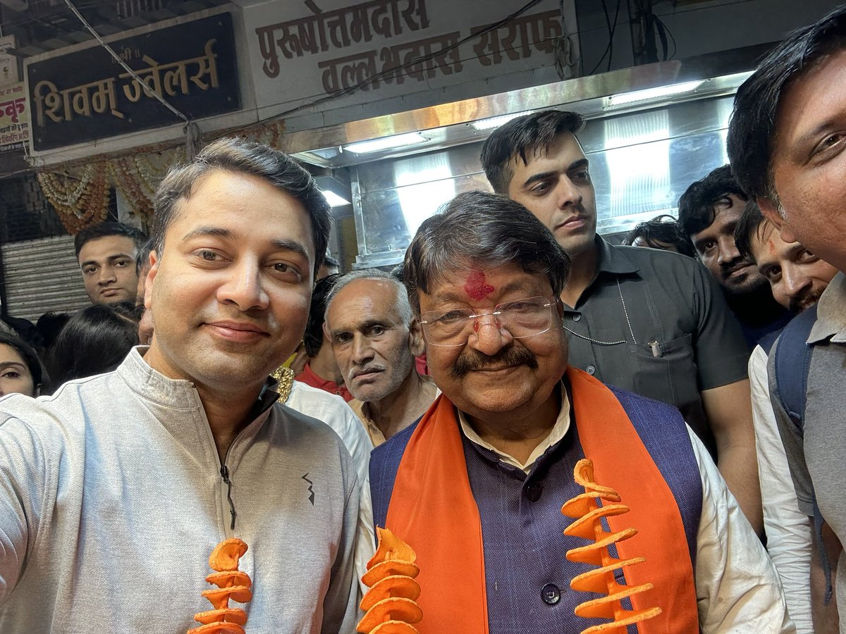 MODIfiedVikas tweet picture