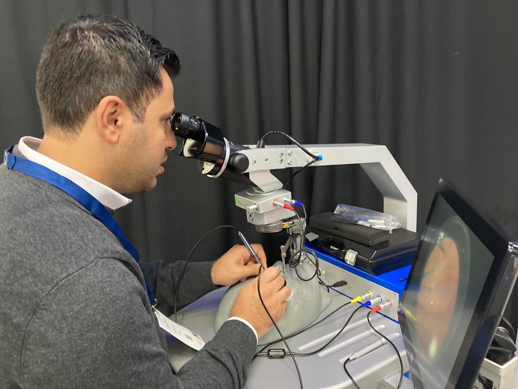 Delegates are enjoying the opportunity to have a go at the vitreoretinal training on the Eyesi Surgical Simulator today at the BEAVRS event in Birmingham. Come and visit HS-UK on our stand and have a go! #BEAVRS #vitreoretinal #surgical #HSUKEvents #simulation
