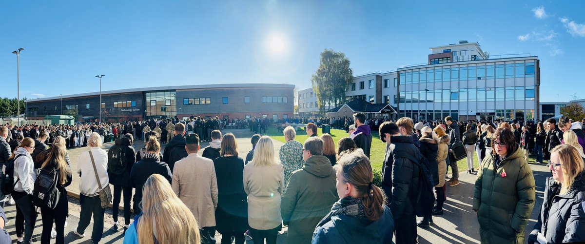 Amazing job by <a href="/LouCollPService/">Loughborough College Public Services</a> on the @lborocollege Remembrance Day Ceremony today #lestweforget