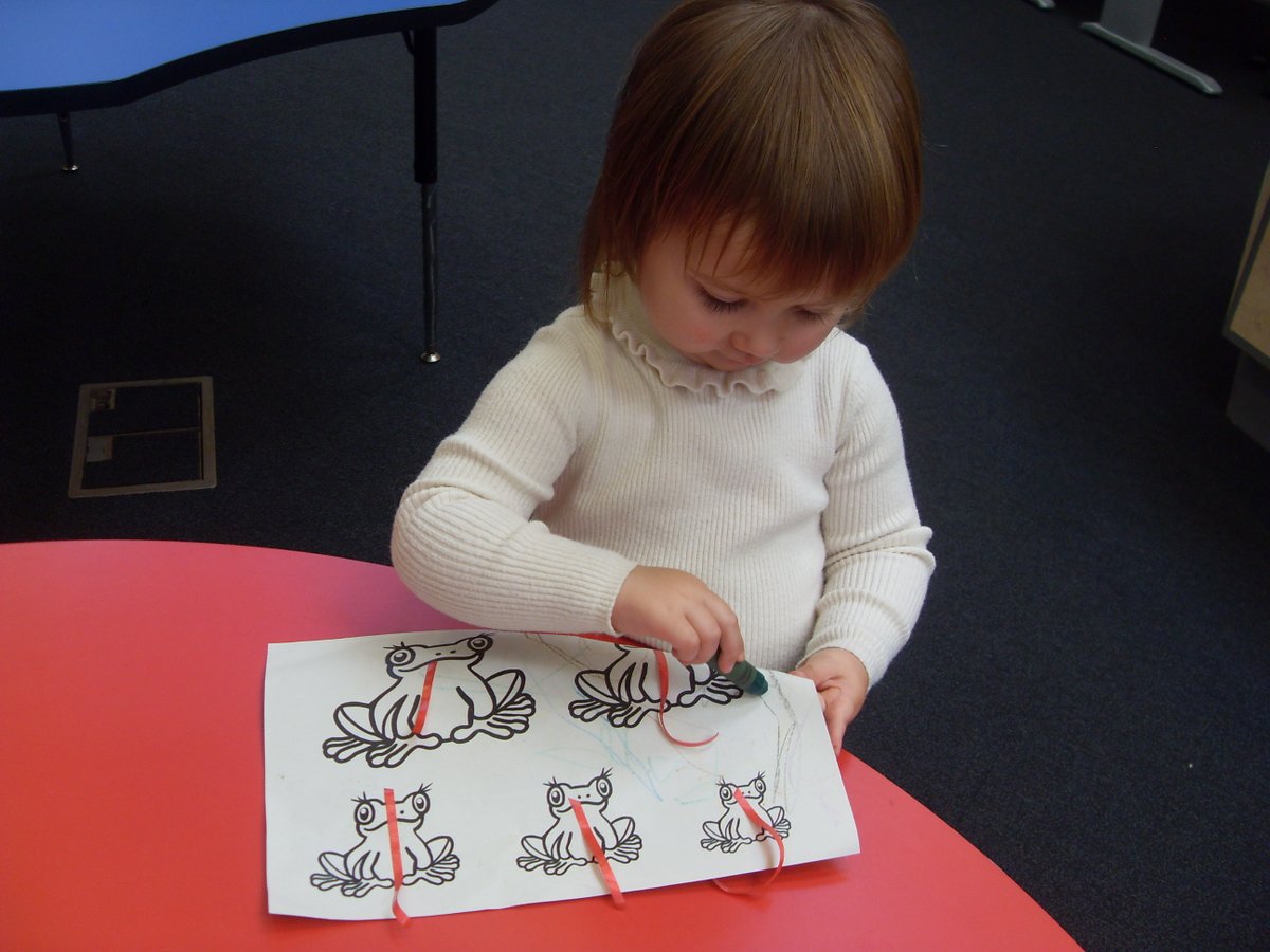 LancsLibraries's tweet image. We had fun at our Freya the Frog session at #ParboldLibrary. 
We listened to frog stories, sang frog songs and even did some frog jumps around the library. Look at how we put long tongues on our frog pictures. 
#LancsLittleSteps