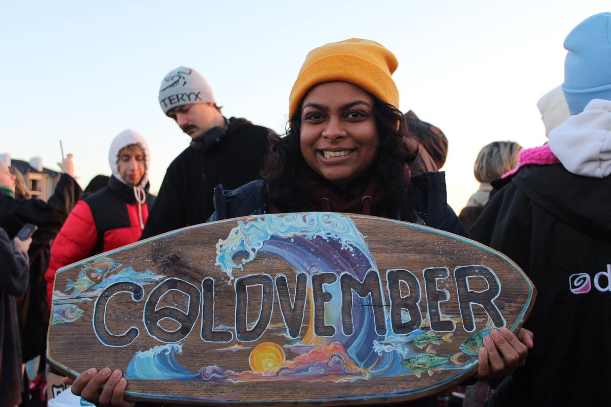 Taking a break from my PhD work to go and support Coldvember, organized by the University of Galway every November to raise money for Galway Rape Crisis Centre. Every morning at sunrise 100s of students go for a swim in the sea. Please consider donating: idonate.ie/fundraiser/Col…