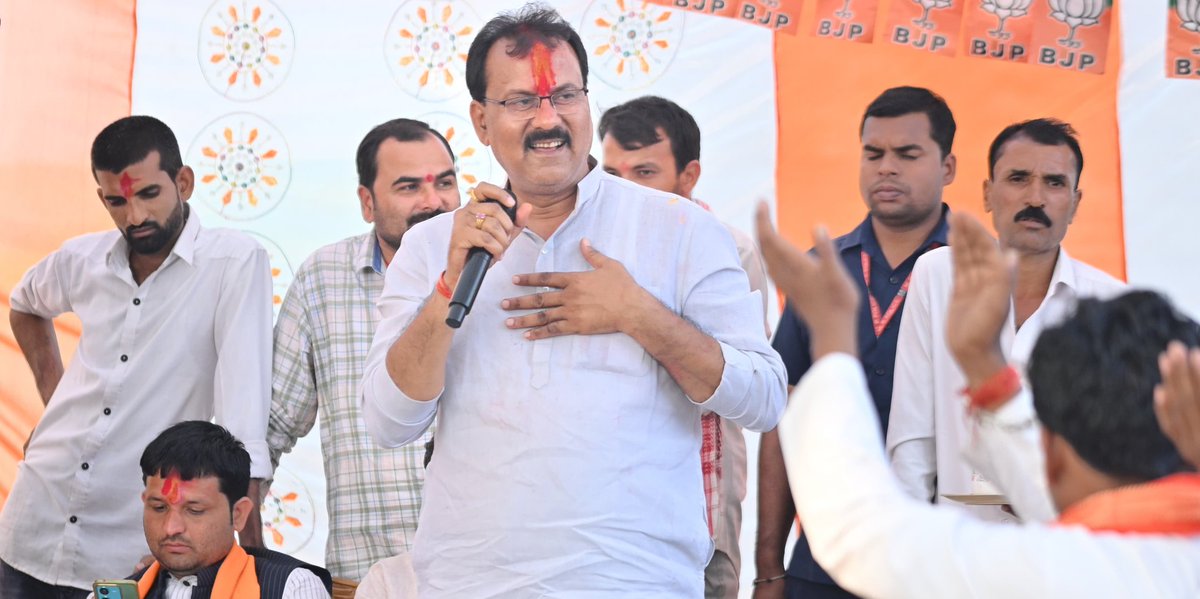 MLARajeshShukla's tweet image. जय भाजपा, तय भाजपा 

बिजावर विधानसभा के अंतर्गत, आज ग्राम पंचायत पिपरिया, बादयाऊ, डगनिया, कोडन, श्वेतपथरन एवं कटारा में जनसंपर्क करके ग्राम वासियों से मुलाकात की एवं सभी से भाजपा को समर्थन देने के लिए निवेदन किया...

#बिजावर_विधानसभा #RajeshShukla