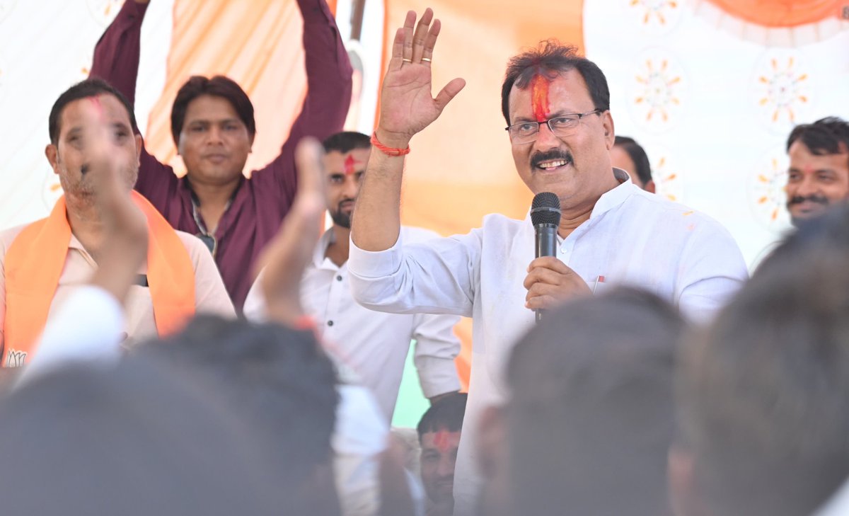 MLARajeshShukla's tweet image. जय भाजपा, तय भाजपा 

बिजावर विधानसभा के अंतर्गत, आज ग्राम पंचायत पिपरिया, बादयाऊ, डगनिया, कोडन, श्वेतपथरन एवं कटारा में जनसंपर्क करके ग्राम वासियों से मुलाकात की एवं सभी से भाजपा को समर्थन देने के लिए निवेदन किया...

#बिजावर_विधानसभा #RajeshShukla