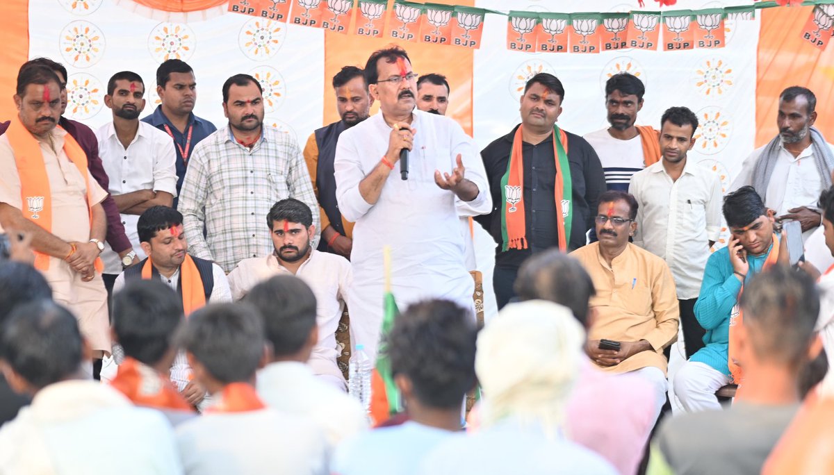 MLARajeshShukla's tweet image. जय भाजपा, तय भाजपा 

बिजावर विधानसभा के अंतर्गत, आज ग्राम पंचायत पिपरिया, बादयाऊ, डगनिया, कोडन, श्वेतपथरन एवं कटारा में जनसंपर्क करके ग्राम वासियों से मुलाकात की एवं सभी से भाजपा को समर्थन देने के लिए निवेदन किया...

#बिजावर_विधानसभा #RajeshShukla