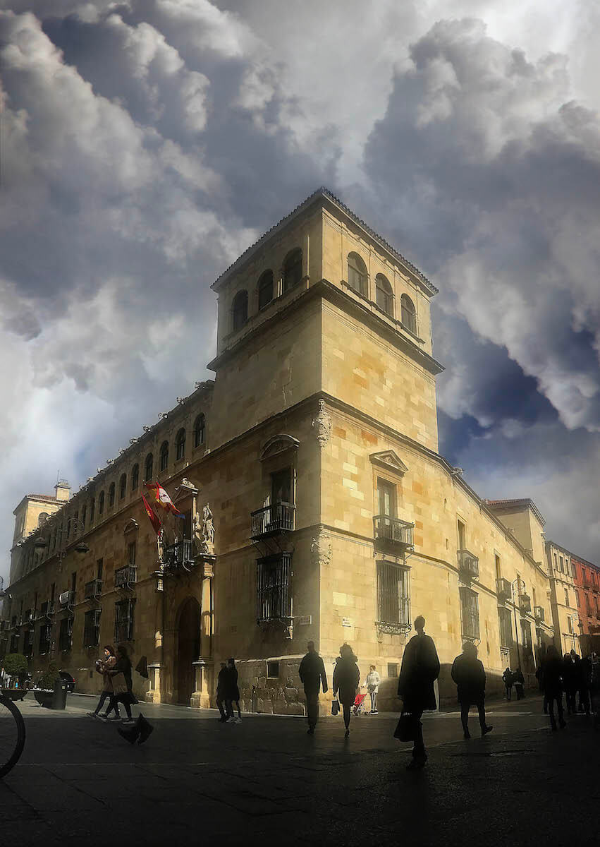ViajaryMuchoMas's tweet photo. #VYMM. ¿Qué tienen en común el Palacio de los Guzmanes de #Leonesp, la  Universidad de #Alcalá de Henares o el Palacio Monterrey de #Salamanca?

Su belleza se debe al arquitecto renacentista Rodrigo Gil de Hontañón y datan del siglo XVI ¿Conoces estos tres edificios? https://t.co/H2cxjGqpx2