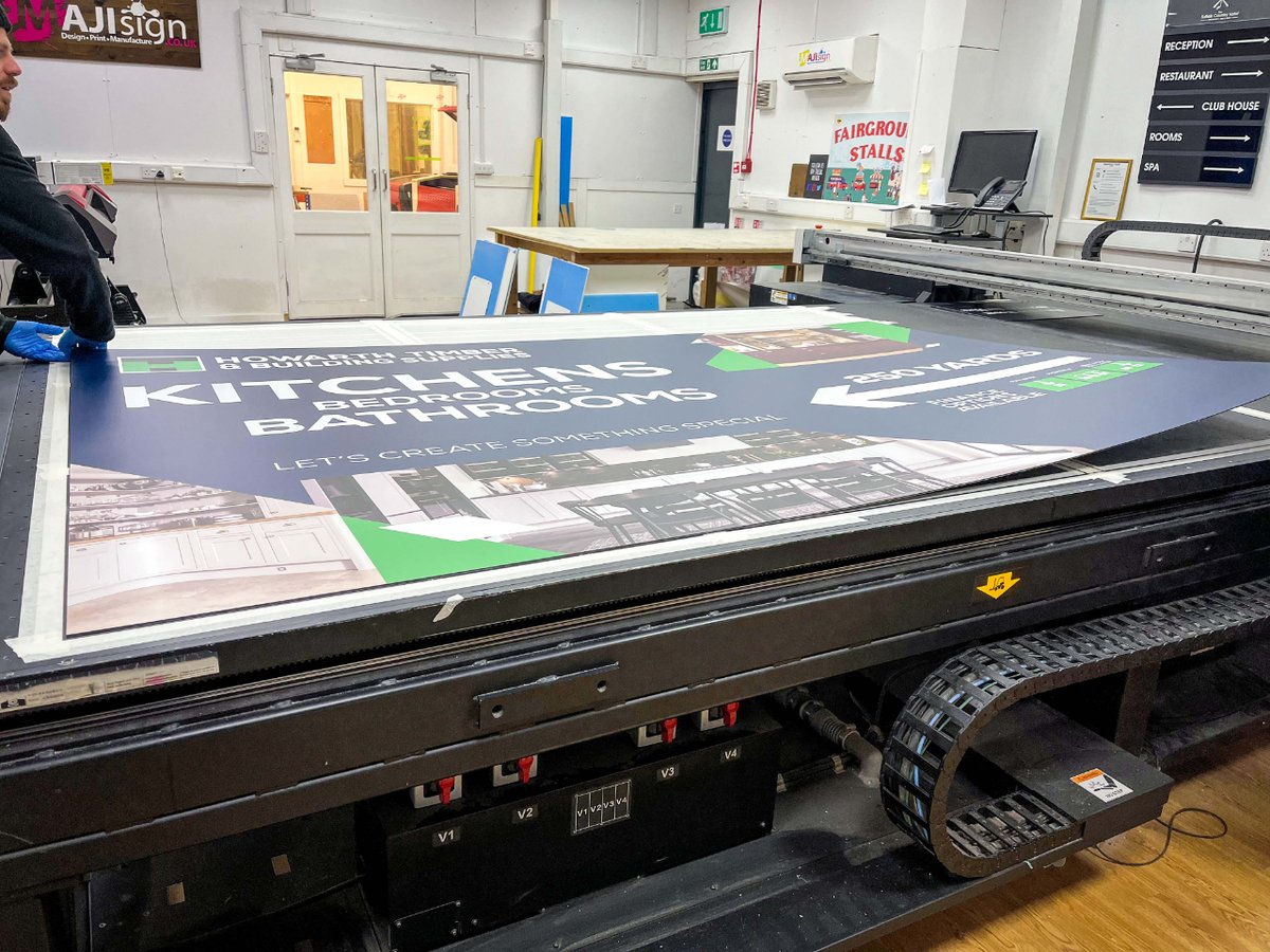 If you are passing by @howarthtimber in Bury St Edmunds have a look at the massive new sign they have just had printed.

This is one of the biggest prints @MAJIsign have ever produced and we think it's amazing, what do you think?

#wideformatprint