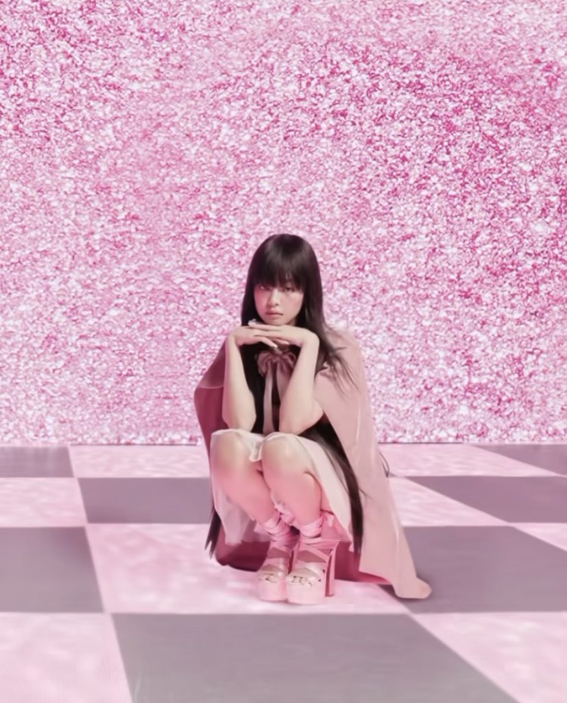 JENNIE NEWS tweet media