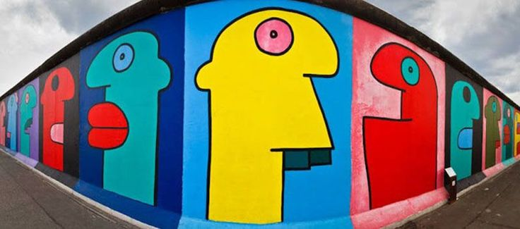 Yosoycorra's tweet photo. Hoy en día, la East Side Gallery es todo un ícono en Berlín.

Sus pinturas revierten todo lo que significaba el muro.

Donde antes había gris, ahora hay color.
Donde antes había soldados, ahora hay artistas.

Y todo empezó gracias a un #berlinespobrepero sexy: Thierry Noir.

🧵👇 https://t.co/jp6O26EMEA