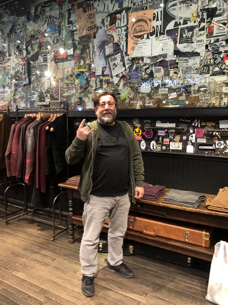 MarioKova7's tweet photo. 4 dana u New Yorku, otpadaju noge od šetanja i obilaska ali nekako su mi najdraže fotografije ove s mjesta gdje se nekada nalazio CBGB - novi gazde su jedan zid zadržali nepromijenjen u ime punk povijesti kluba https://t.co/pdslhUMcP6